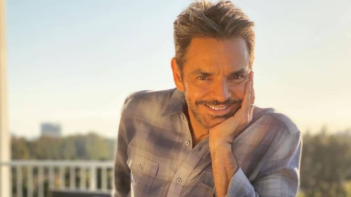 Estatua de Eugenio Derbez en Acapulco causa desacuerdo entre los lugareños