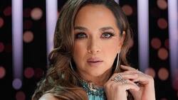 Adamari López así luce de hermosa con este outfit de Navidad