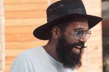 Carlos Muñoz bebe de más, pierde un debate y culpa a Alejandro Fernández