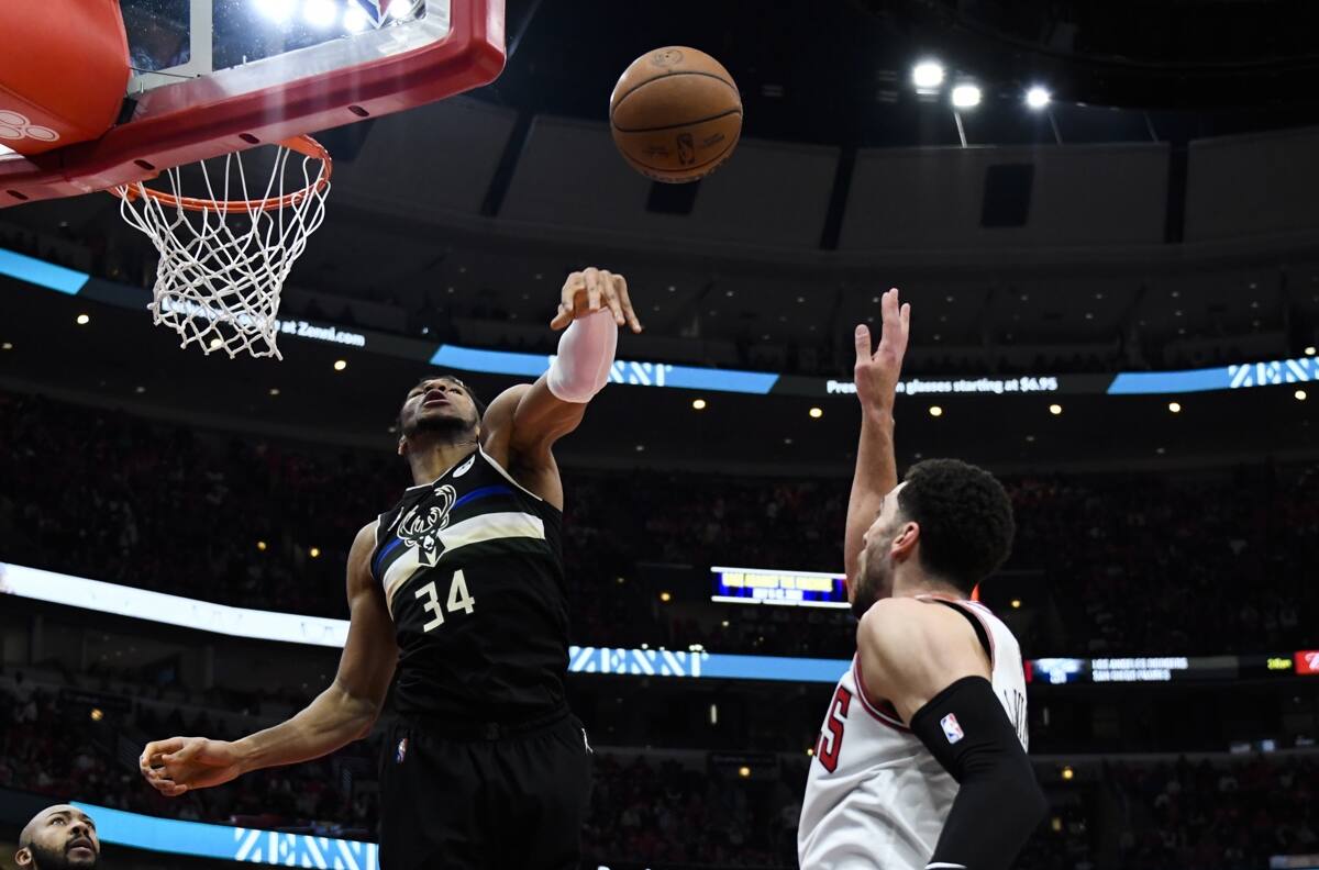Milwaukee Bucks a un partido de eliminar a los Chicago Bulls