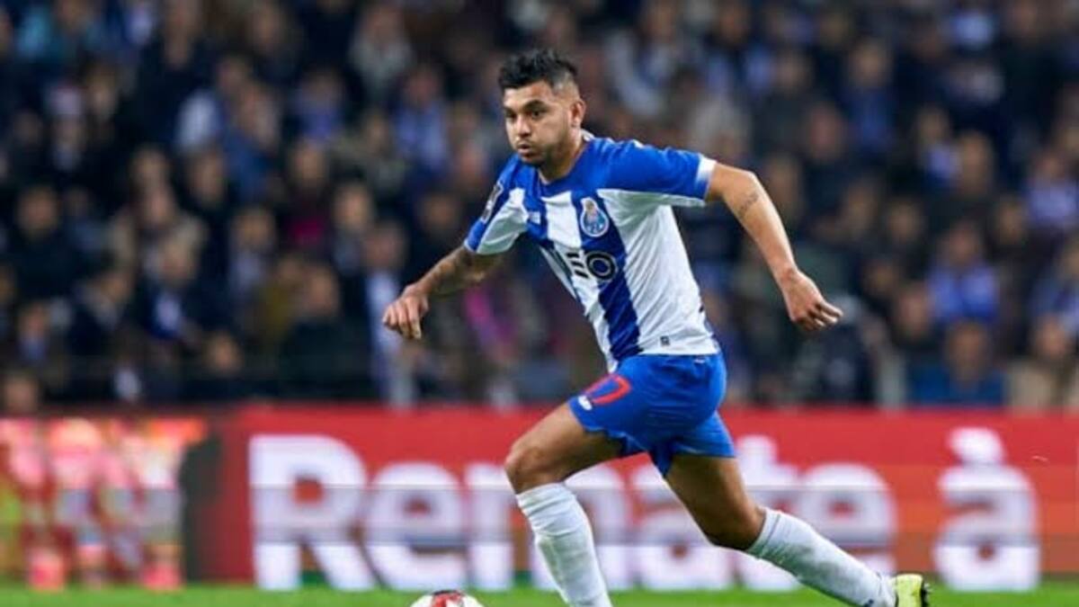El Porto del "Tecatito" Corona rescató el empate ante el último lugar de la Primeira Liga