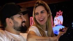 Karla Panini y Américo Garza se tatúan una frase juntos para reafirmar su amor