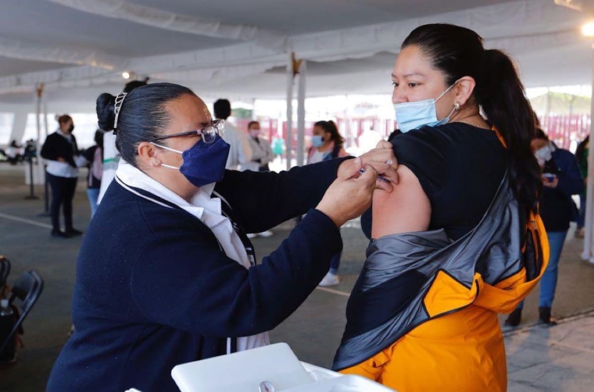 ¿Te hace falta la primera o tercera dosis de la vacuna contra Covid-19? Aquí te decimos en dónde recibirla en la CDMX