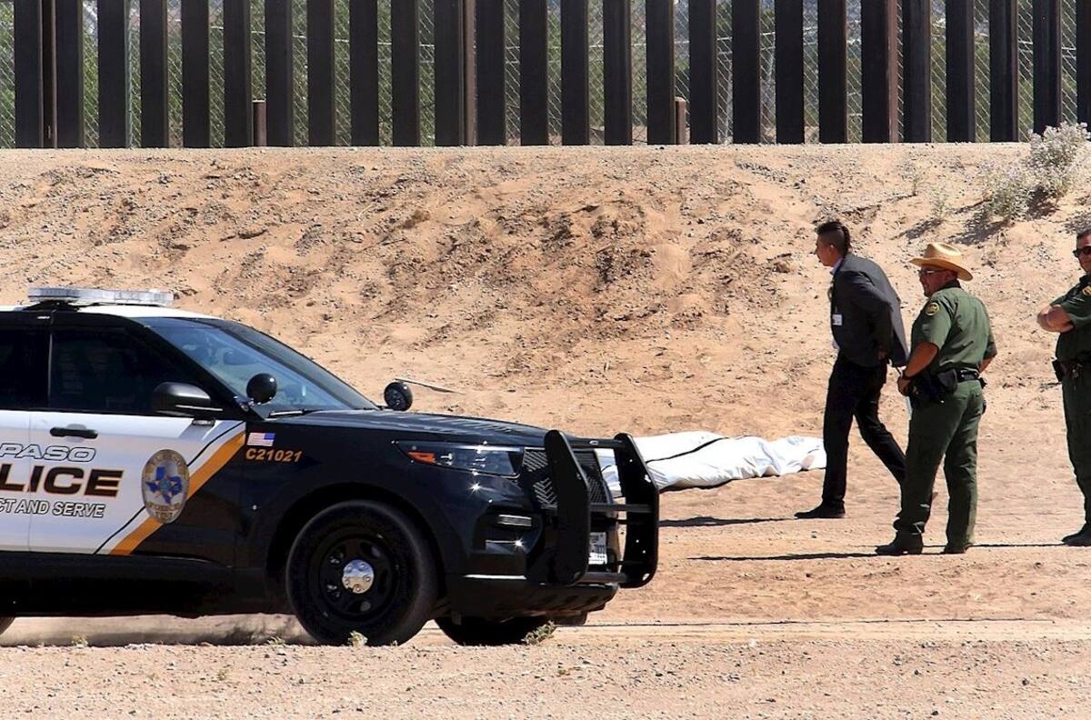 Migrante mexicano cae de la valla fronteriza y muere