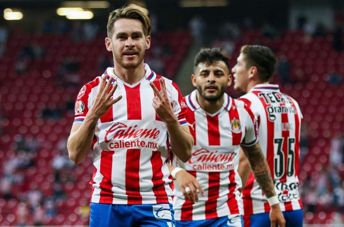 Monterrey busca a este jugador de Chivas como Plan B en caso de no contar con Pizarro
