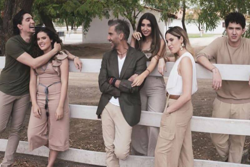 Actualmente sus tres hijos menores; , Emiliano, Valentina y Erika están estudiando música en Los Ángeles.