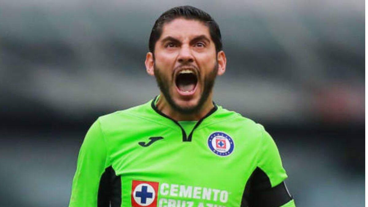 Cruz Azul decidido a jubilar a Jesús Corona, busca a bicampeón de la Liga MX