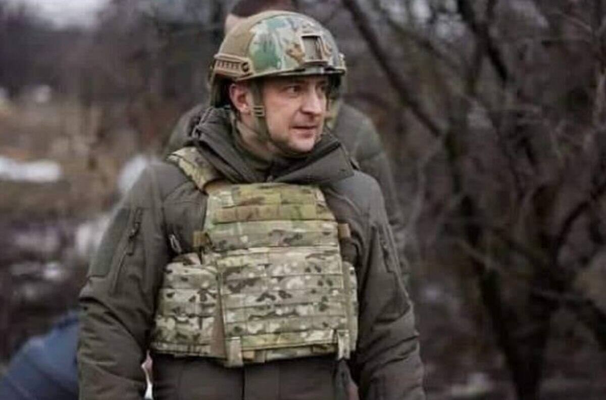 ¿Presidente de Ucrania en combate? Estas imágenes del conflicto Rusia-Ucrania son falsas