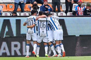 ¡Se acabó! Las Chivas perdieron 1-2 frente a Pachuca en el debut del 'Piojo' Alvarado