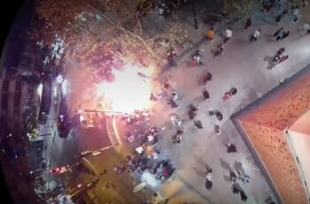 VIDEO: Prenden fuego a cuatro personas por robo de un celular en Chile