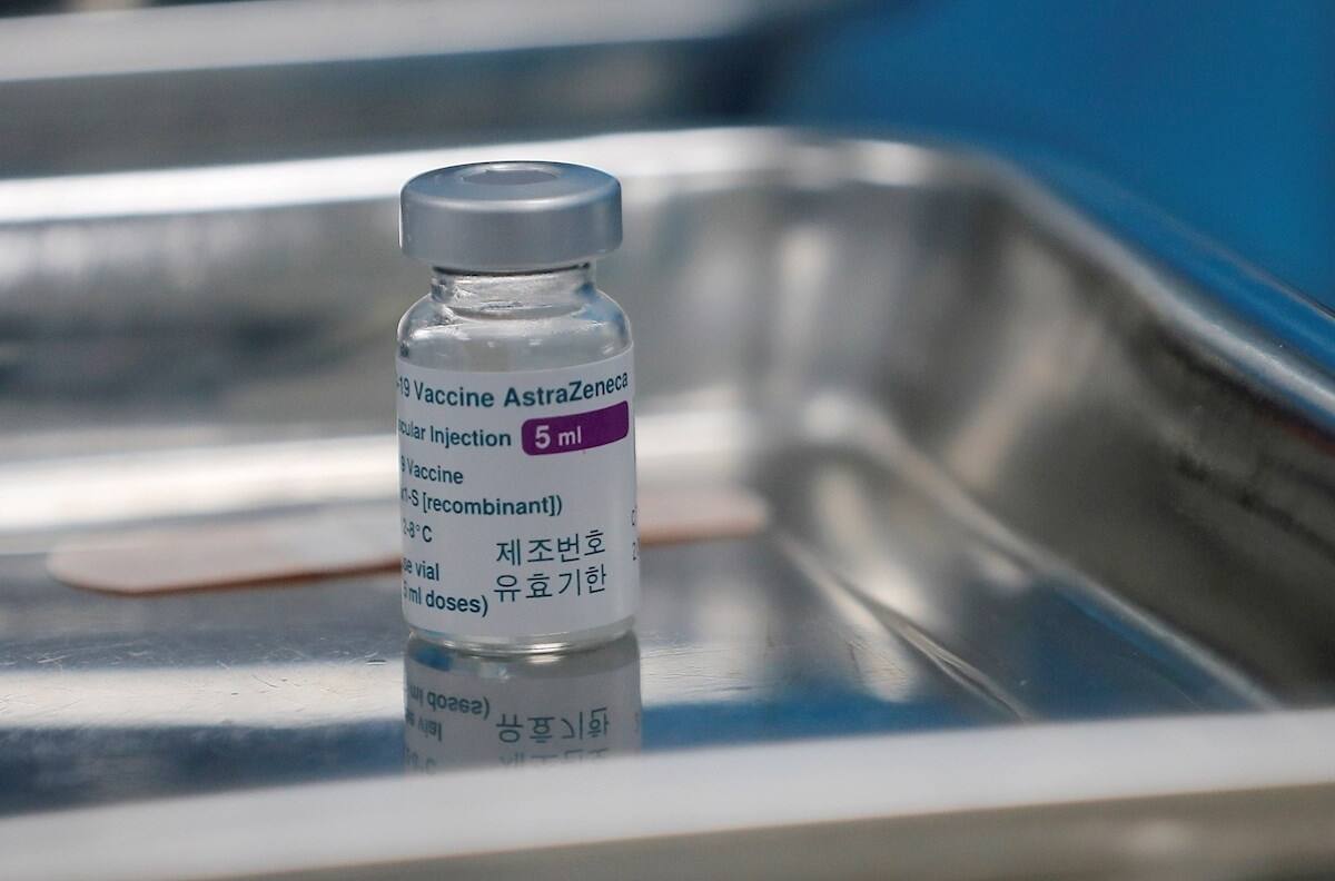Expertos de EE.UU. advirtieron posible información incompleta sobre vacuna de AstraZeneca