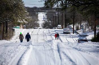 Cerca de 3 millones de personas sin electricidad en Texas debido a las tormentas