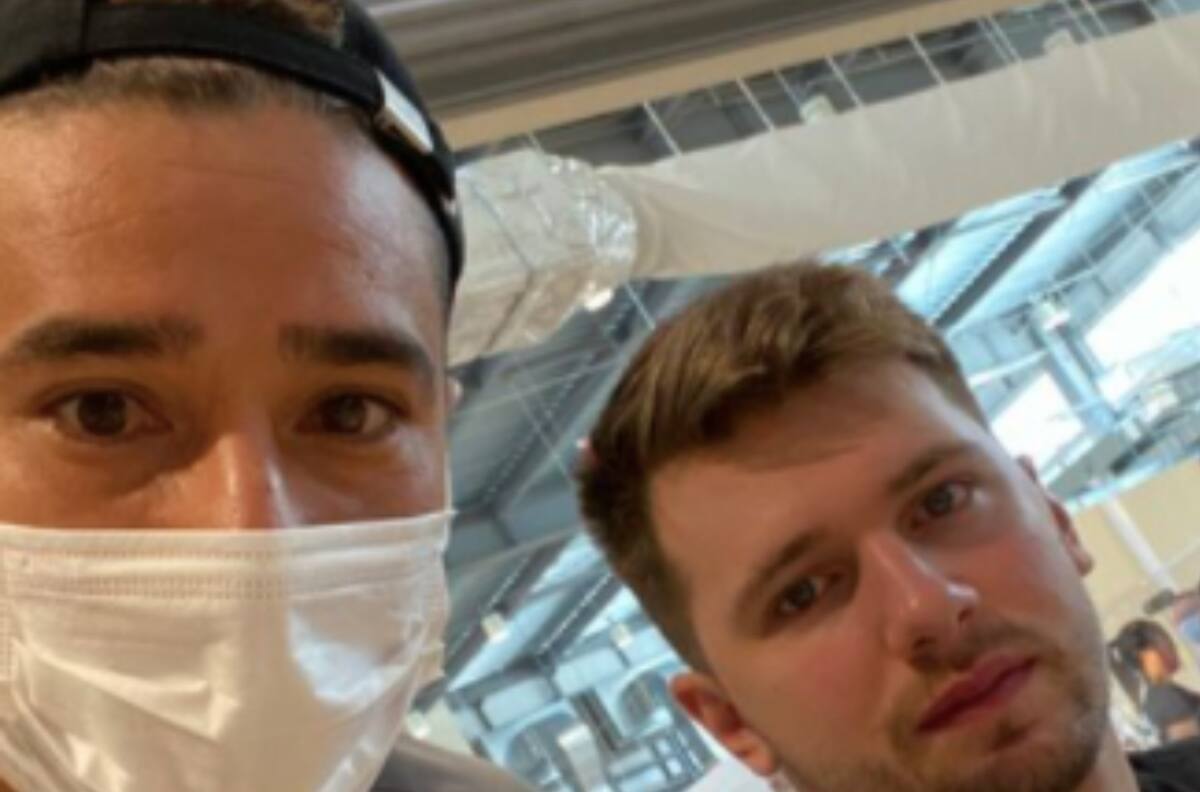 Guillermo Ochoa en modo fan: Se toma foto con figuras de la NBA