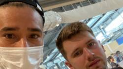 Guillermo Ochoa en modo fan: Se toma foto con figuras de la NBA