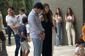 Checo Pérez es visto en misa: seguidor respetó momento de creencia del piloto mexicano