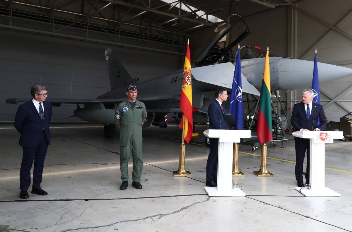 Presidente de España interrumpe acto tras alerta real de la Fuerza Armada Rusa