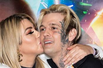 Aaron Carter debuta como papá luego de 13 horas de labor de parto