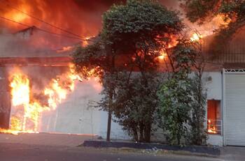 VIDEOS | Así se vivió el fuerte incendio en Azcapotzalco