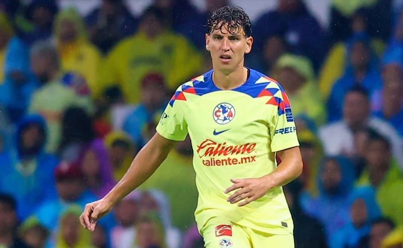 en su debut con América.