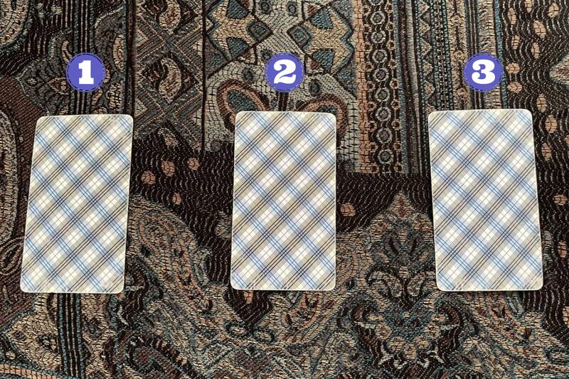 Escoge una de las tres cartas y conoce el consejo del Tarot para ti en este 12 de julio.