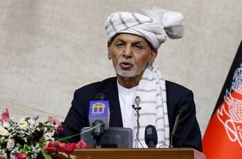 Presidente de Afganistán abandona el país tras el asedio de talibanes