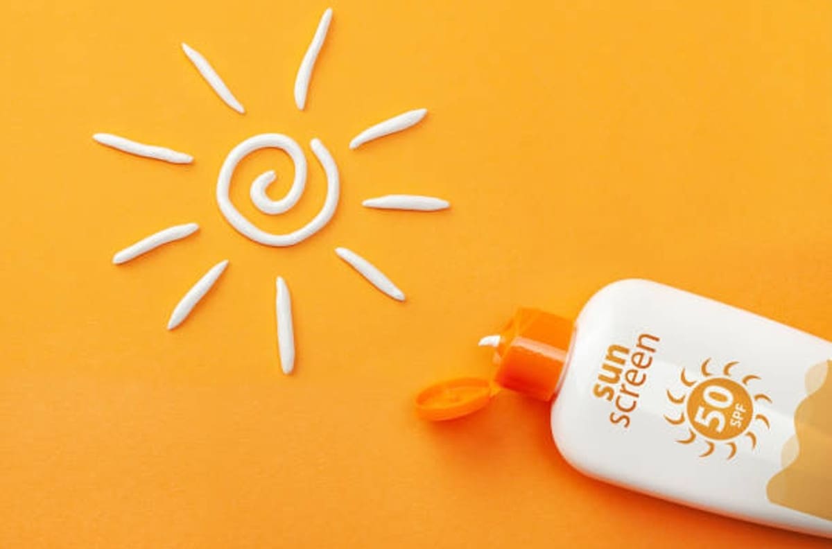 ¿Cómo quitar las manchas de protector solar en la ropa? El mejor remedio casero