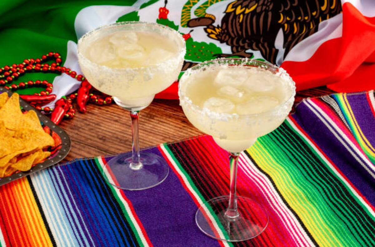 Estas son 4 bebidas mexicanas típicas que tienen alcohol ¡A disfrutar!