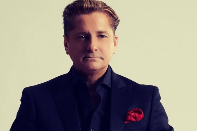 Hermano de Luis Miguel presenta mezcal Fridu