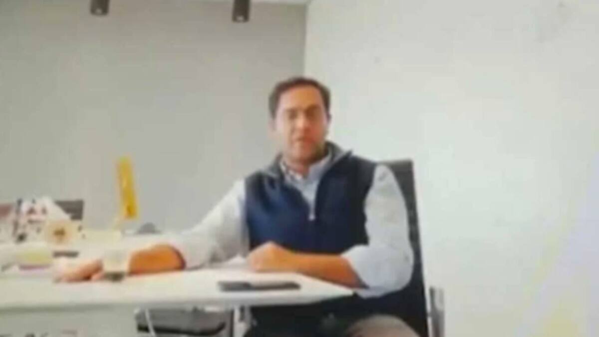 ¡Vergonzoso! Empresa despide a 900 trabajadores por Zoom
