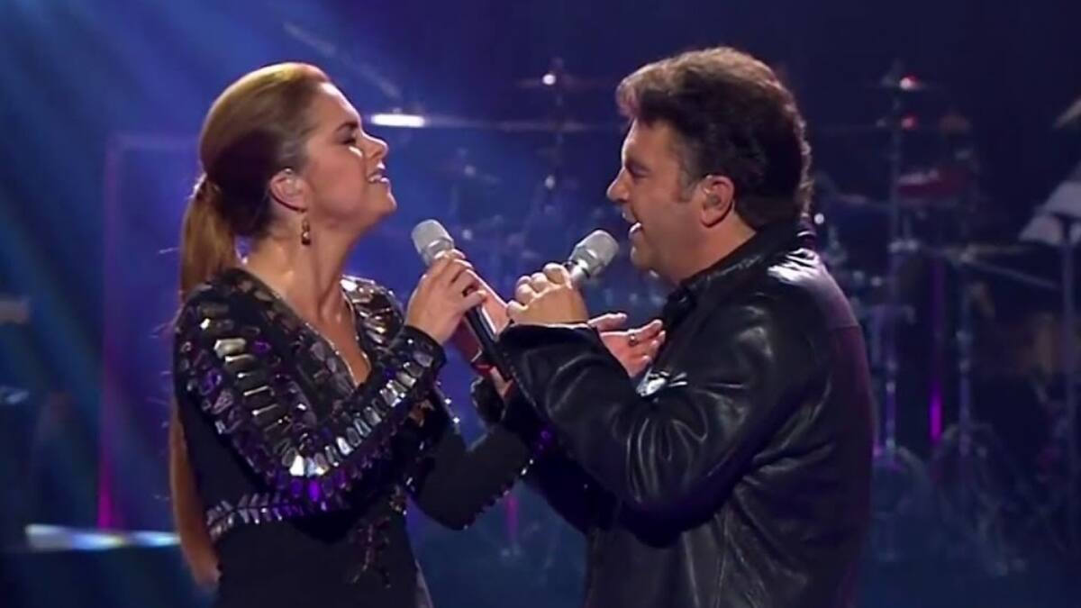 "Poder cantar contigo Manuel, es lo máximo" Así inicia el concierto en línea de Lucero y Mijares