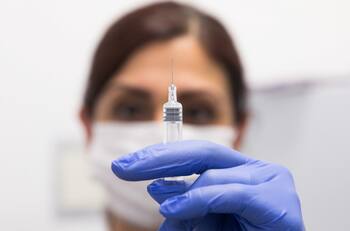 Amnistía Internacional acusó de excluyente el registro de vacunación de México