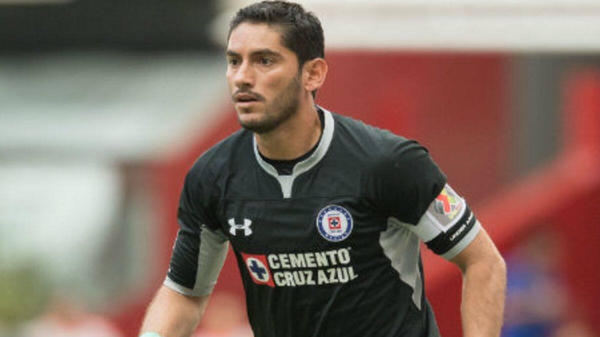 En Cruz Azul acusan a Jesús Corona de aprovechar el mal momento para hacer 'grilla'