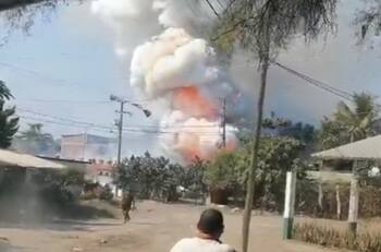VIDEO: Explota bodega clandestina de pirotecnia en Apatzingán, Michoacán