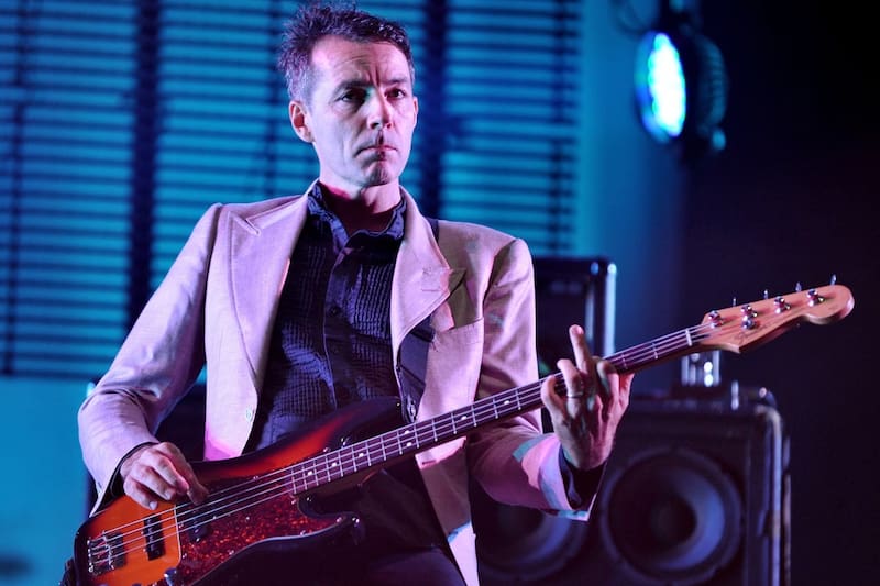 Quien fue Steve Mackey, bajista de la banda Pulp y productor musical