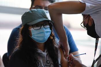 Kabah, OV7 y JNS amenizan la vacunación para personas de 30 a 39 años