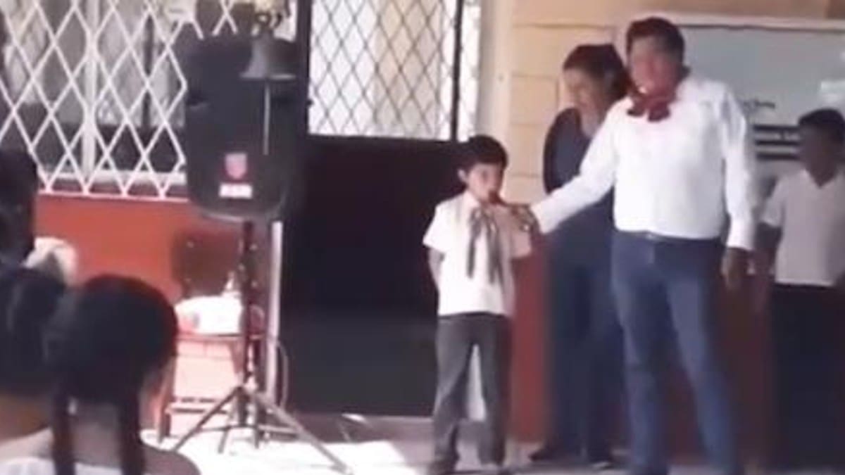 VIDEO | "¡Viva su jefa, perdón Josefa", niño se confunde al dar el Grito de Independencia y se vuelve viral