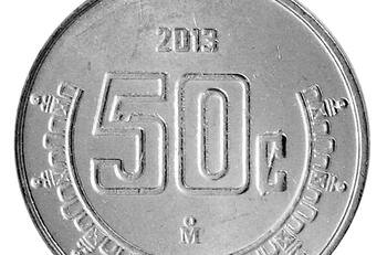 Intentan vender en casi un millón de pesos esta moneda de ¢50 centavos por supuestos errores