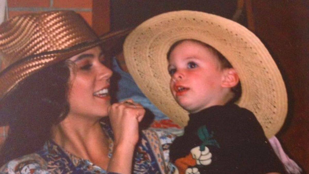 Bastian, el guapo hijo de Edith Márquez, que tiene una prometedora carrera musical