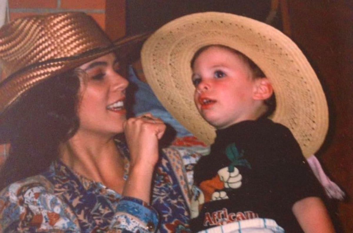 Bastian, el guapo hijo de Edith Márquez, que tiene una prometedora carrera musical