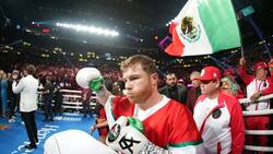 Referente del boxeo causa polémica por comparar a Canelo Álvarez con Mayweather y Pacquiao