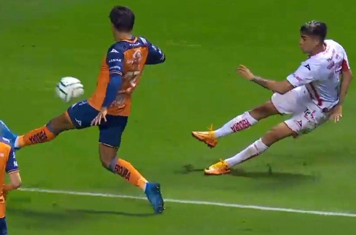 VIDEO | Así fue la asistencia de Ángelo Araos que salvó el partido del Necaxa en la Liga MX
