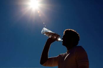 Esta es la bebida que debes evitar durante la época de calor