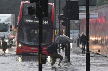 Video: Calles de Londres se inundaron por lluvias torrenciales