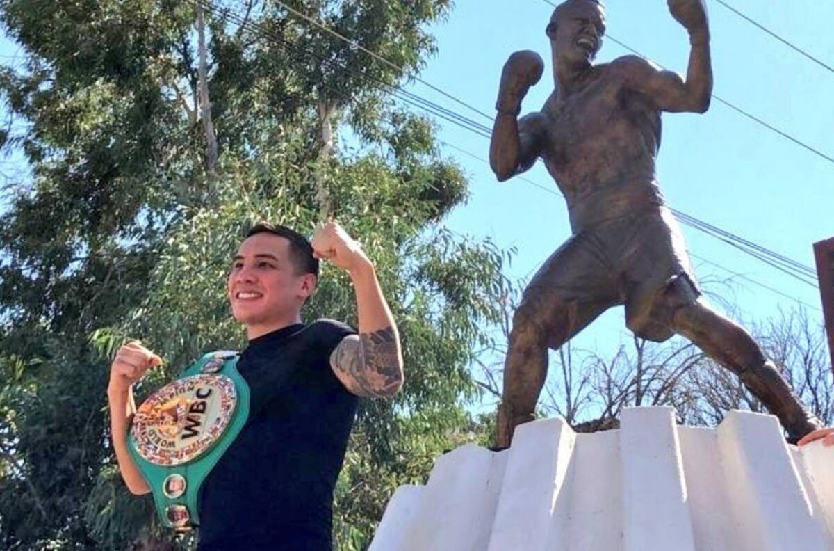 Develan estatua en honor de Óscar Valdez en Nogales, Sonora
