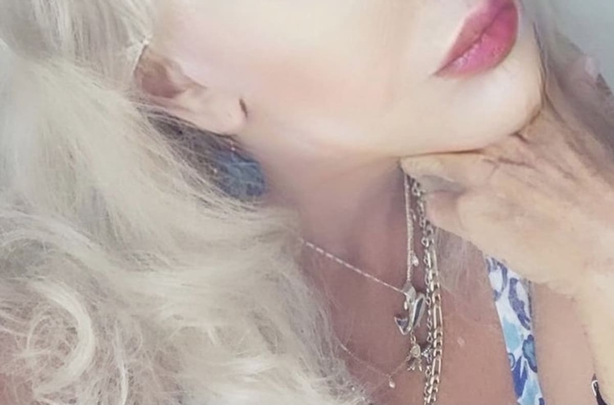 Merle Uribe es agredida brutalmente por una vecina