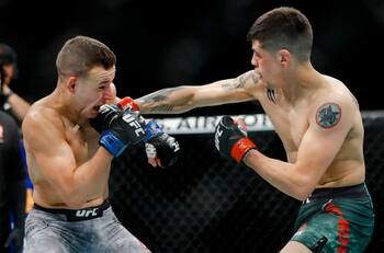 Brandon Moreno deja la jaula y se reúne con histórico exfutbolista de la Selección Mexicana