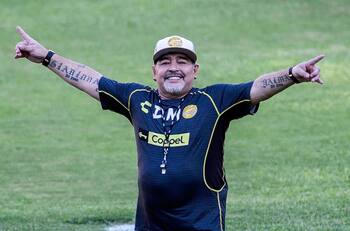 Continuan investigaciones: la justicia argentina ahora va por revisión de celulares de Maradona