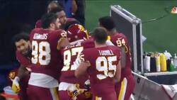 Jugadores de Washington, Allen y Payne, se agarran a golpes en la banca en juego ante Dallas Cowboy