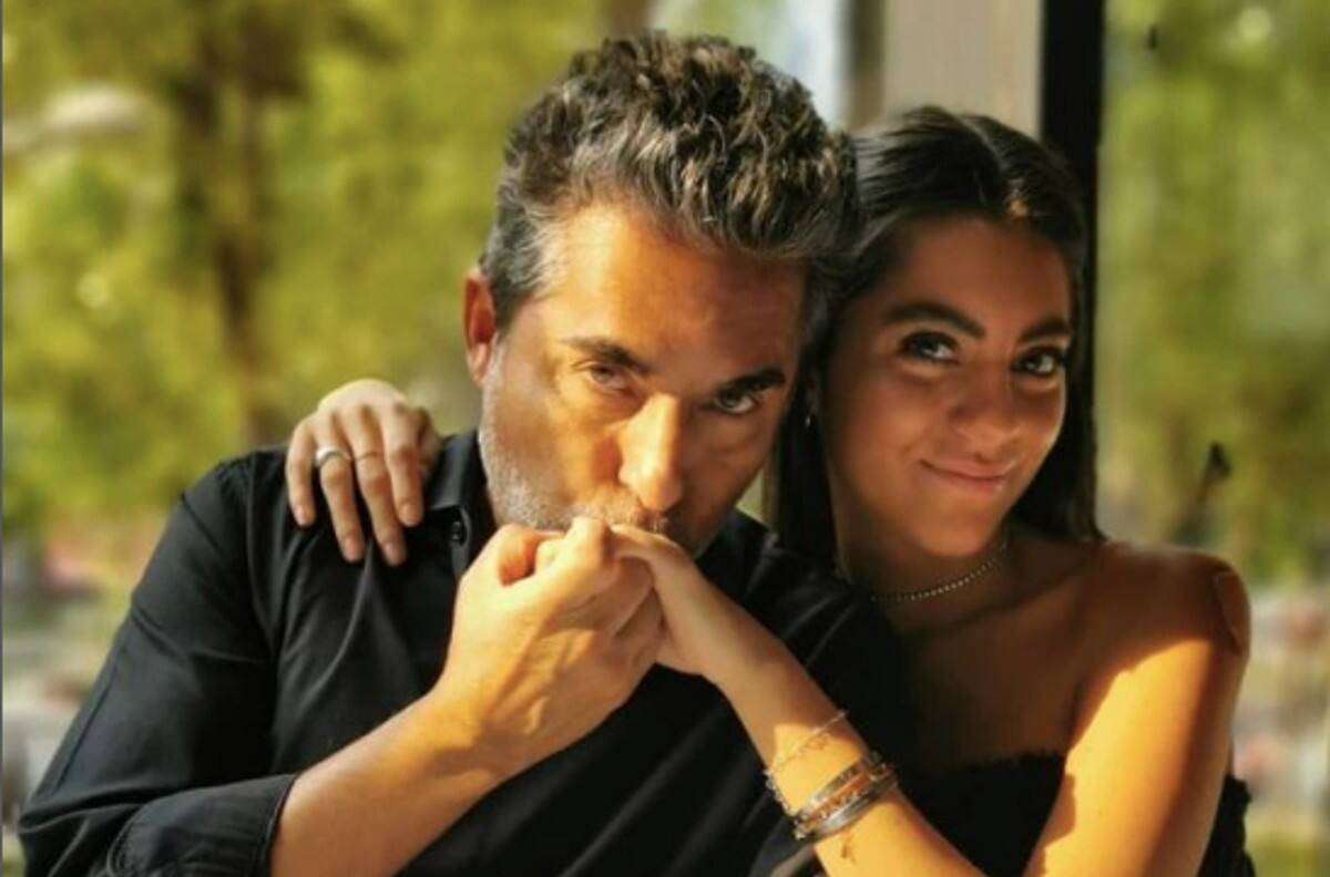 Raúl Araiza celebra orgulloso la graduación de su hija