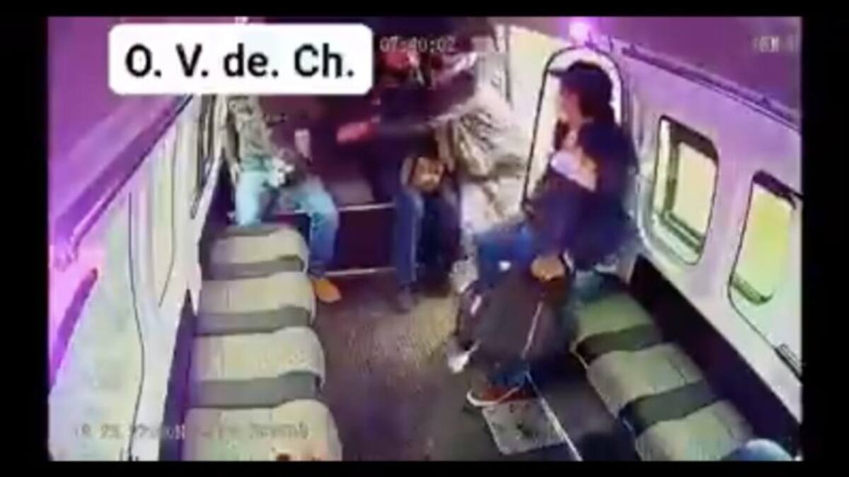 Vídeo: Ladrón falla en intento de asalto, pasajeros lo ignoran